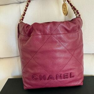 Chanel 22 mini bag in caviar leather, GHW